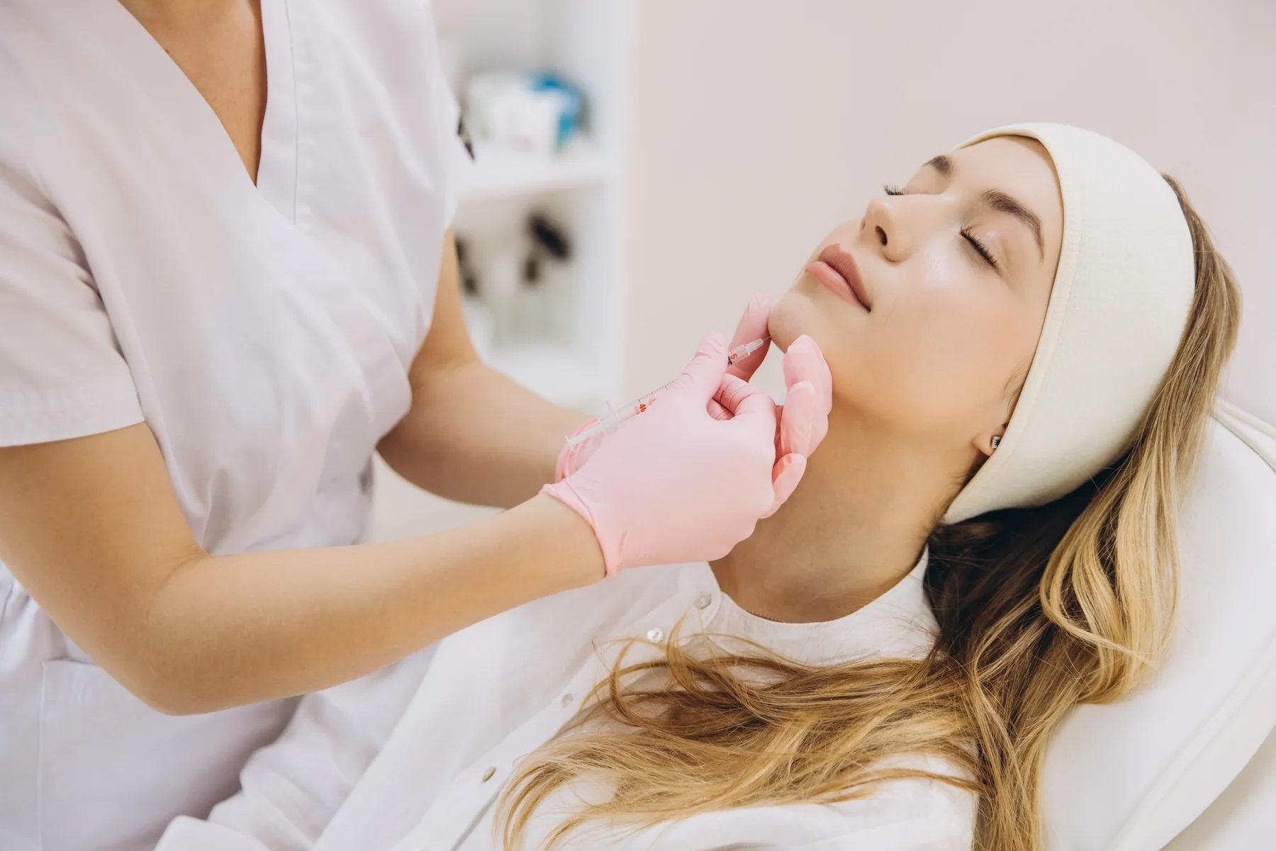 What's the Difference Between Sculptra and Traditional Dermal Fillers?